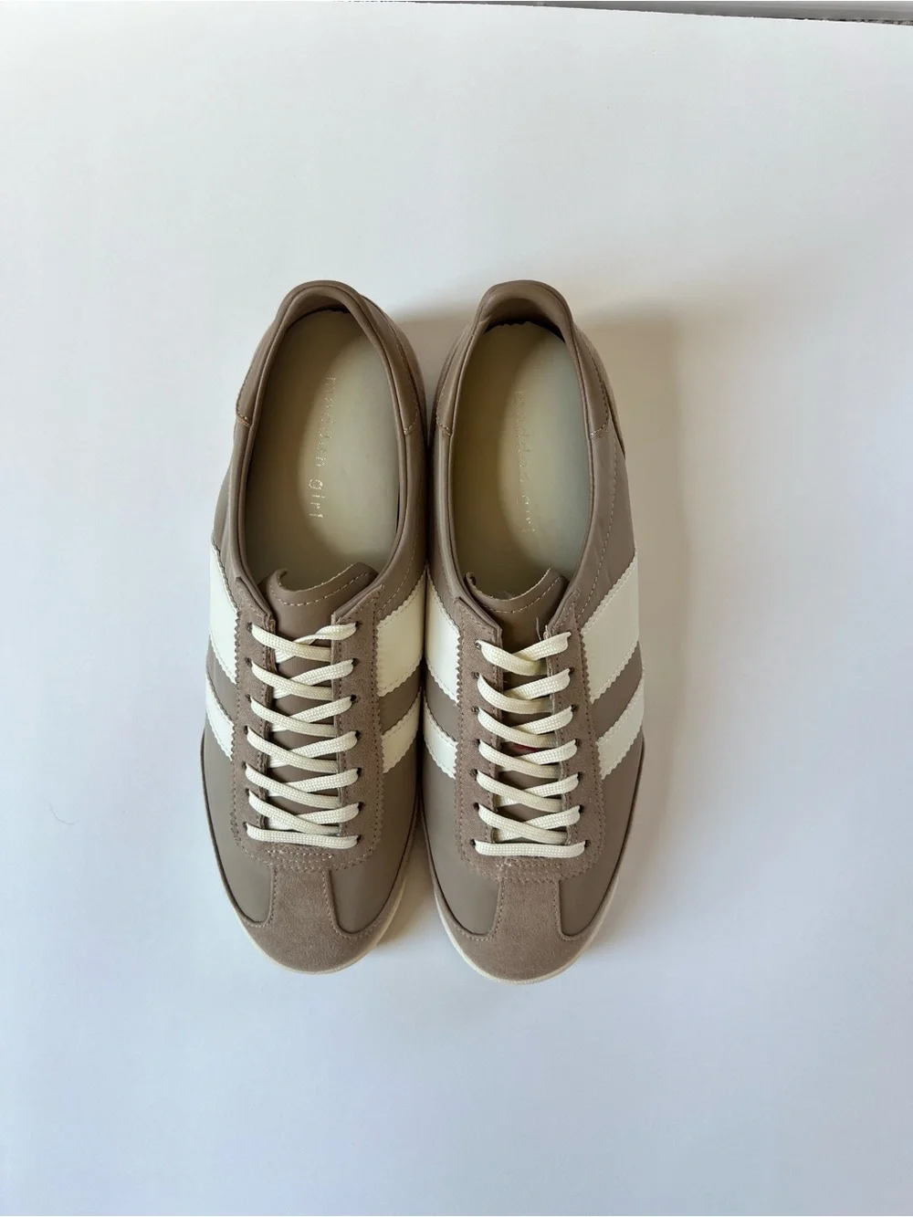 Madden Girl Jumper Taupe & White Women's Retro Casual Trainer Sneakers SZ 8.5